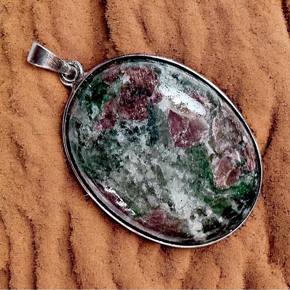 Rare Garnet Jadeite Eclogite Sterling Silver Pendant - Picture 2 of 8